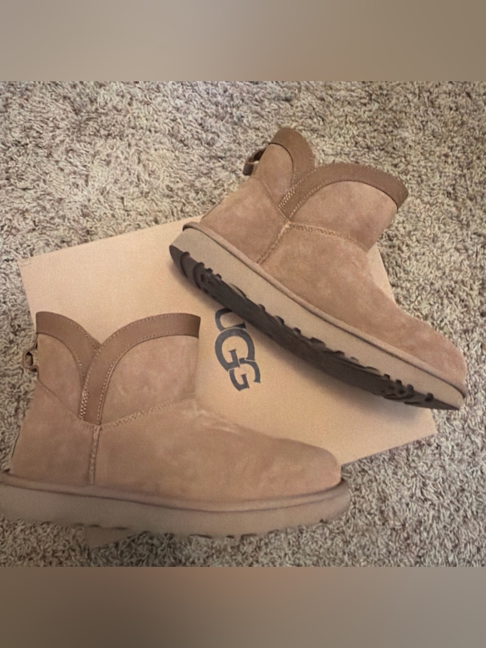 UGG Classic Mini ll Chestnut Sheepskin Boots Women’s Size 7 with box worn once